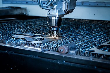 Laser that precisely processes a metal.