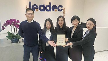 Chinese Leadec employees with the "China Preferred Employer of the Year 2019" award.